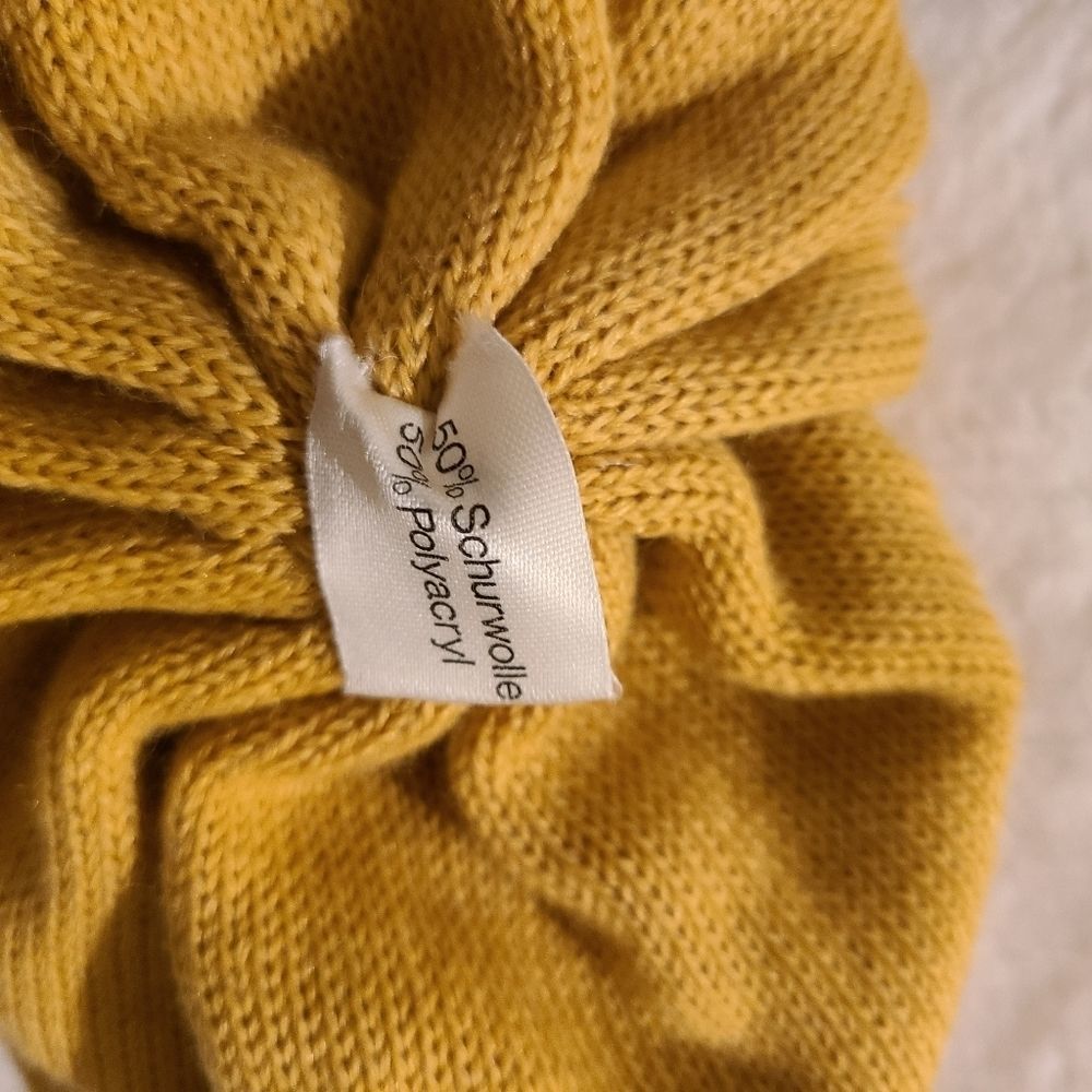 Beanie - Picture 4 of 7
